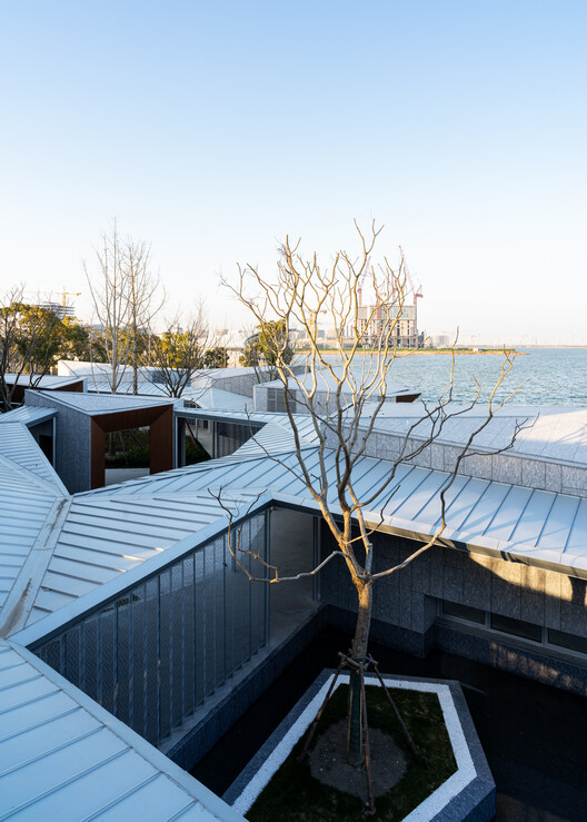Clustered Rocks Court & Floating Leaf Pavilion / Atelier Z+ Clustered Rocks Court & Floating Leaf Pavilion / Atelier Z+ - Image 8 of 48