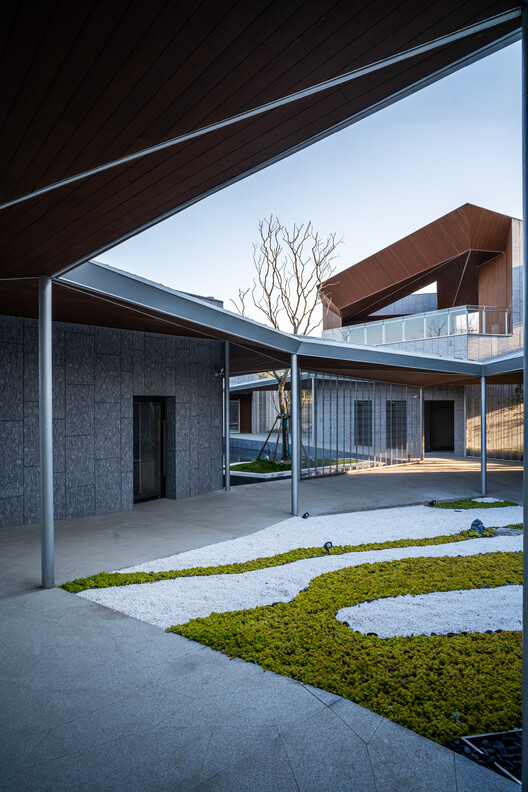 Clustered Rocks Court & Floating Leaf Pavilion / Atelier Z+ Clustered Rocks Court & Floating Leaf Pavilion / Atelier Z+ - Exterior Photography, Concrete