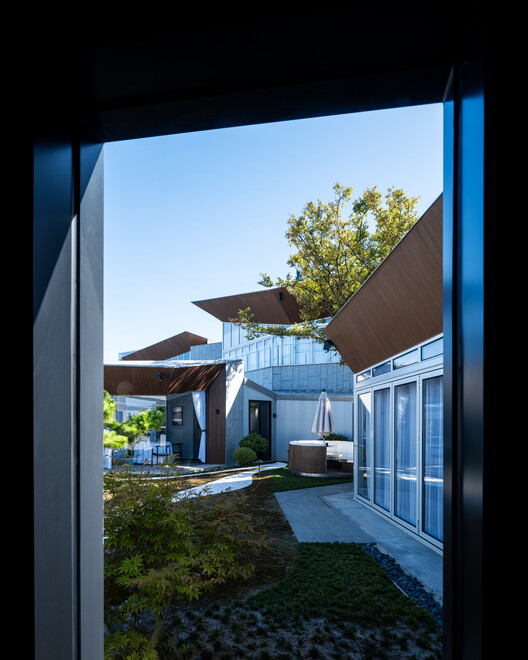 Clustered Rocks Court & Floating Leaf Pavilion / Atelier Z+ Clustered Rocks Court & Floating Leaf Pavilion / Atelier Z+ - Exterior Photography, Garden, Courtyard