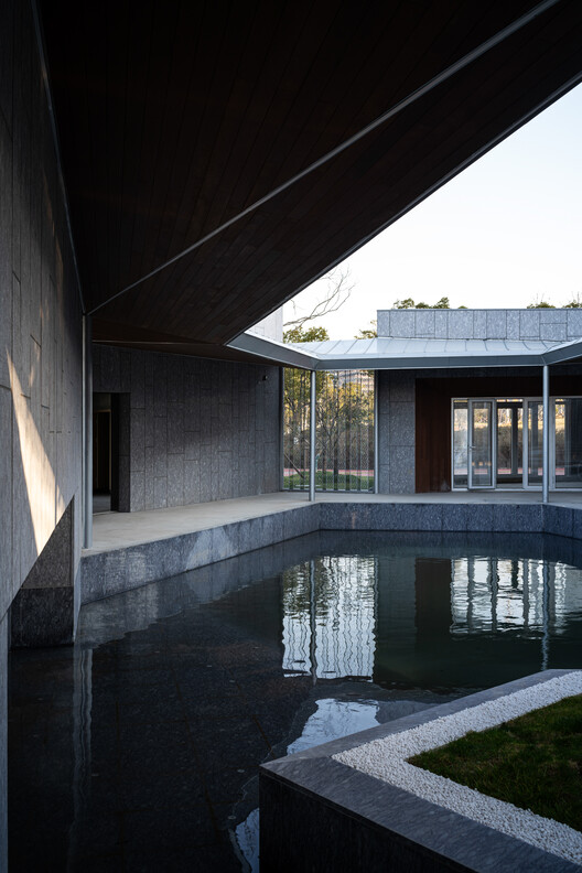 Clustered Rocks Court & Floating Leaf Pavilion / Atelier Z+ Clustered Rocks Court & Floating Leaf Pavilion / Atelier Z+ - Image 7 of 48