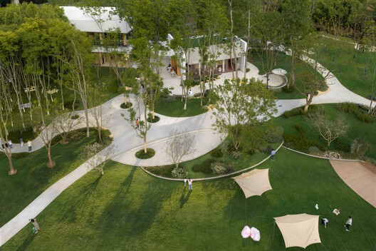 China Resources Wuhan Optics Valley Runjing Park Commercial Renewal / Dachuan Design + WTD Weitu Design - Exterior Photography, Garden
