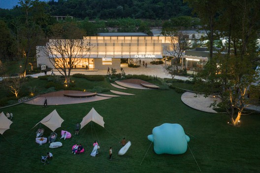 China Resources Wuhan Optics Valley Runjing Park Commercial Renewal / Dachuan Design + WTD Weitu Design - Exterior Photography, Garden