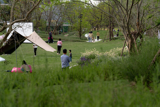 China Resources Wuhan Optics Valley Runjing Park Commercial Renewal / Dachuan Design + WTD Weitu Design - Exterior Photography, Garden