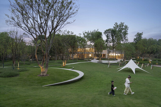 China Resources Wuhan Optics Valley Runjing Park Commercial Renewal / Dachuan Design + WTD Weitu Design - Exterior Photography, Garden