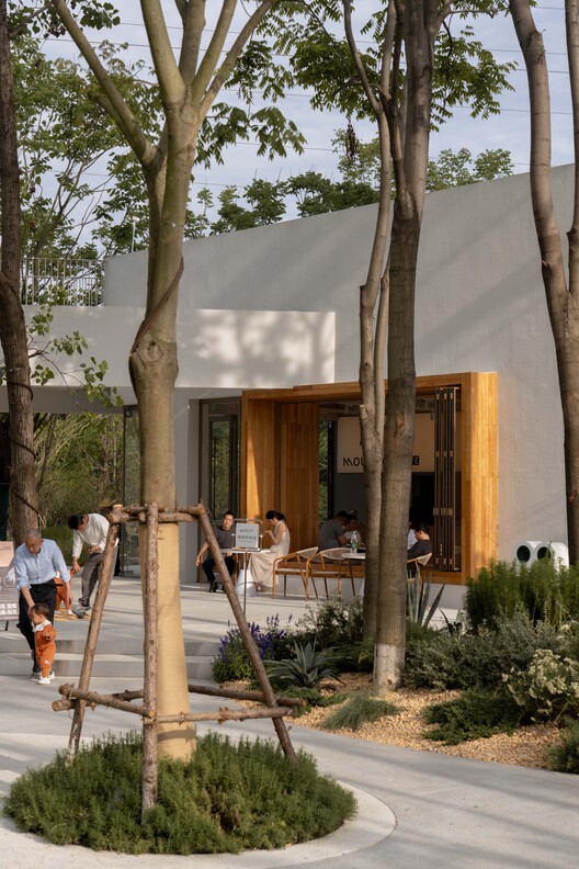 China Resources Wuhan Optics Valley Runjing Park Commercial Renewal / Dachuan Design + WTD Weitu Design - Exterior Photography, Wood
