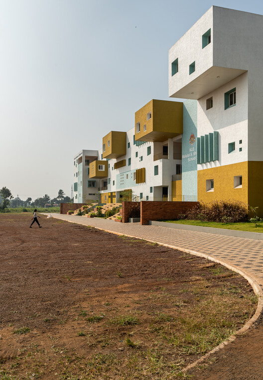 KLE School, Sankeshwar  / Shreyas Patil Architects - Image 19 of 34