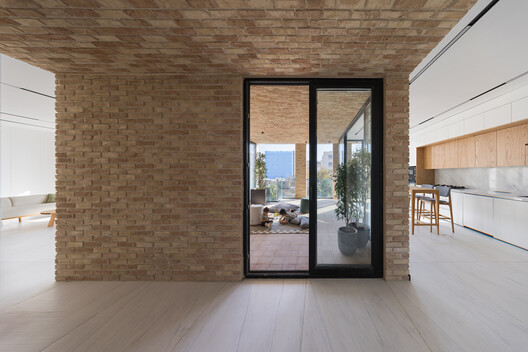 Bahār Residential Building / DIM Architecture Studio Bahār Residential Building / DIM Architecture Studio - Interior Photography, Brick