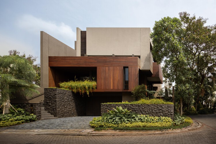 Kenari House / Ken Workshop - Exterior Photography, Houses, Courtyard, Stairs