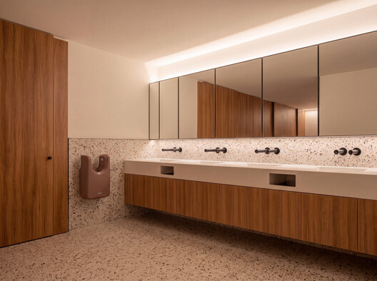 When Function Meets Design: Hygiene, Efficiency and Maintenance in Bathroom Spaces - Image 2 of 15