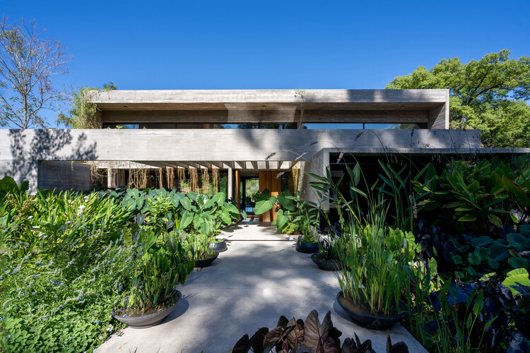 Casa Leloir / Besonias Almeida Arquitectos - fotografía exterior, jardín