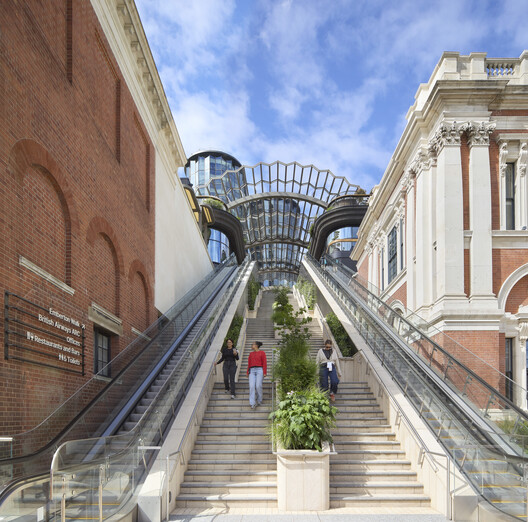 Heatherwick Studio and SPPARC Unveil First Phase of Olympia's Transformation in West London Heatherwick Studio and SPPARC Unveil First Phase of Olympia's Transformation in West London - Image 3 of 12