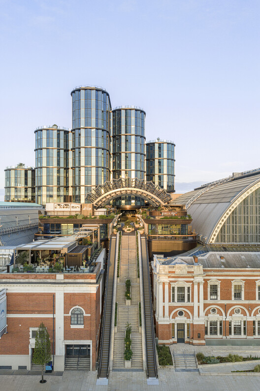 Heatherwick Studio and SPPARC Unveil First Phase of Olympia's Transformation in West London Heatherwick Studio and SPPARC Unveil First Phase of Olympia's Transformation in West London - Image 10 of 12