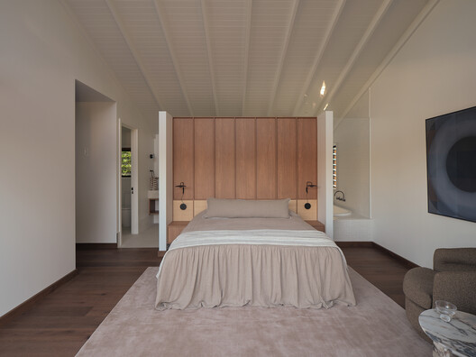 Riverton House / Alexandra Buchanan Architecture - Interior Photography, Bedroom, Bed, Wood, Lighting