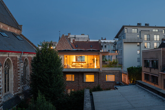 Designing for Chickens: Rethinking How Humans and Animals Share Space - Image 19 of 50