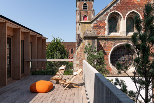 Designing for Chickens: Rethinking How Humans and Animals Share Space - Image 26 of 50