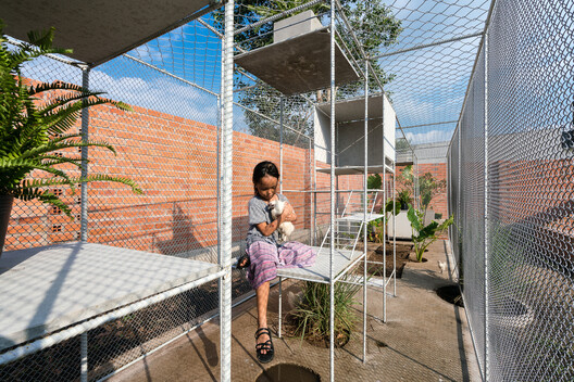 Designing for Chickens: Rethinking How Humans and Animals Share Space - Image 13 of 50