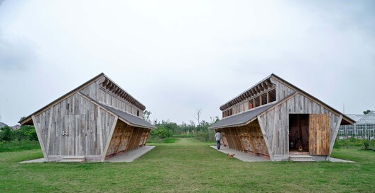Designing for Chickens: Rethinking How Humans and Animals Share Space - Image 9 of 50