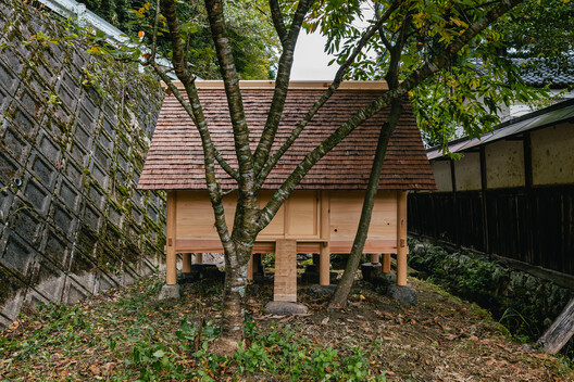 Designing for Chickens: Rethinking How Humans and Animals Share Space - Image 2 of 50