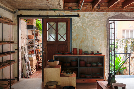 Godai Ceramic Studio / IBERÊ STUDIO Godai Ceramic Studio / IBERÊ STUDIO - Interior Photography, Living Room, Wood, Shelving, Chair