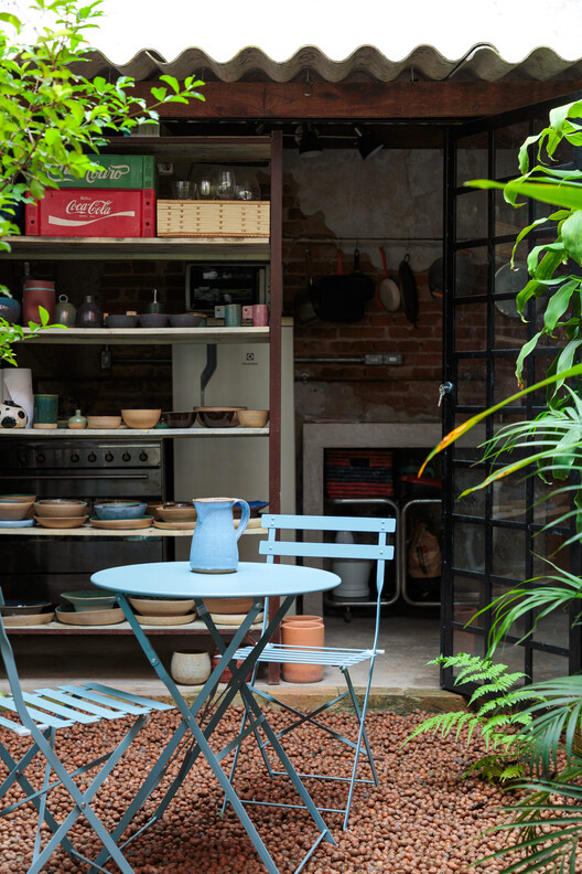 Godai Ceramic Studio / IBERÊ STUDIO Godai Ceramic Studio / IBERÊ STUDIO - Interior Photography, Kitchen, Table, Chair, Garden, Patio, Courtyard