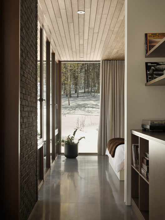 Breathe Lodge Residence / Jérôme Lapierre Architecte Breathe Lodge Residence / Jérôme Lapierre Architecte - Interior Photography, Wood, Lighting, Glass