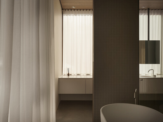 Breathe Lodge Residence / Jérôme Lapierre Architecte Breathe Lodge Residence / Jérôme Lapierre Architecte - Interior Photography, Bathroom, Wood, Bathtub