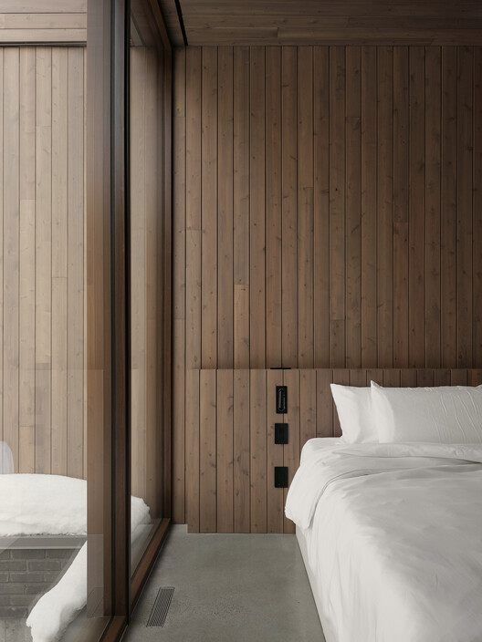 Breathe Lodge Residence / Jérôme Lapierre Architecte Breathe Lodge Residence / Jérôme Lapierre Architecte - Interior Photography, Bedroom, Wood, Bed