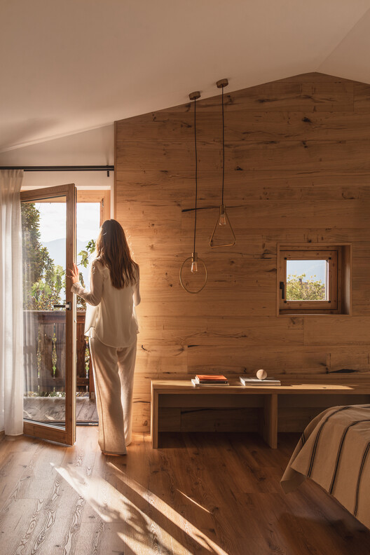 Pineta Nature Resort / MICHELE SICHER ARCHITETTO Pineta Nature Resort / MICHELE SICHER ARCHITETTO - Interior Photography, Wood, Lighting, Chair
