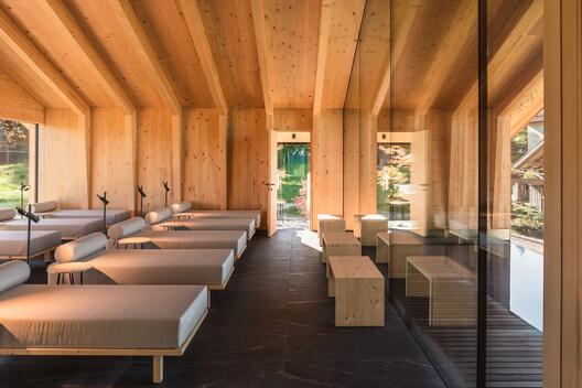 Pineta Nature Resort / MICHELE SICHER ARCHITETTO Pineta Nature Resort / MICHELE SICHER ARCHITETTO - Image 9 of 37