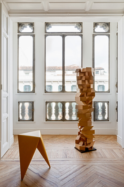 Comprehensive Renovation in Sagasta II / Ábaton Comprehensive Renovation in Sagasta II / Ábaton - Interior Photography, Wood, Column