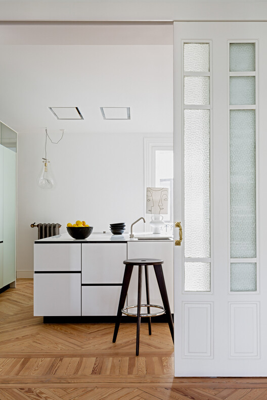 Comprehensive Renovation in Sagasta II / Ábaton Comprehensive Renovation in Sagasta II / Ábaton - Interior Photography, Kitchen, Wood, Door, Glass