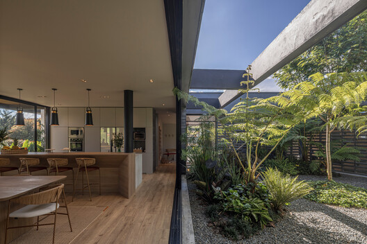 House of Courtyards / Alejandro Restrepo-Montoya Arquitectura + EstudioCentral House of Courtyards / Alejandro Restrepo-Montoya Arquitectura + EstudioCentral - Exterior Photography, Courtyard