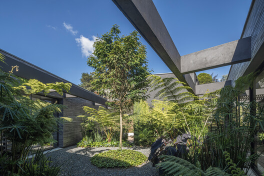 House of Courtyards / Alejandro Restrepo-Montoya Arquitectura + EstudioCentral House of Courtyards / Alejandro Restrepo-Montoya Arquitectura + EstudioCentral - Exterior Photography, Garden, Courtyard
