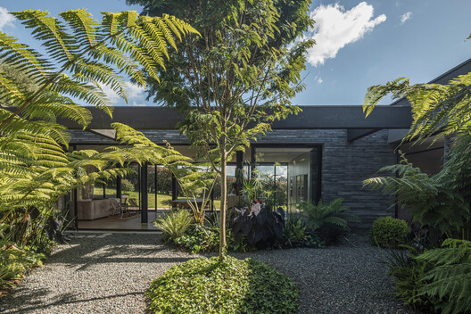 House of Courtyards / Alejandro Restrepo-Montoya Arquitectura + EstudioCentral House of Courtyards / Alejandro Restrepo-Montoya Arquitectura + EstudioCentral - Image 7 of 28