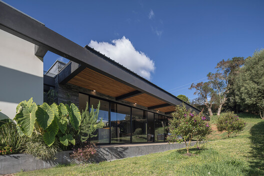 House of Courtyards / Alejandro Restrepo-Montoya Arquitectura + EstudioCentral House of Courtyards / Alejandro Restrepo-Montoya Arquitectura + EstudioCentral - Image 6 of 28