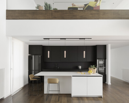 Casa J / Hulot Casa J / Hulot - Fotografía interior, Cocina, Encimera, Madera, Sillas, Mesas