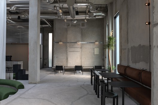 Koncrete Space / shell+core - Interior Photography, Chair