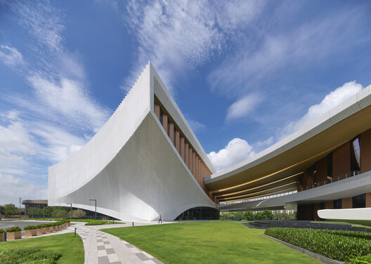 ZHA's Songshan Lake Exhibition and Performance Center Opens in Dongguanm, China - Image 5 of 20