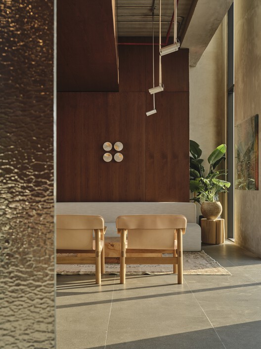 The Grove Al Ain / shell+core - Interior Photography, Wood, Lighting, Chair