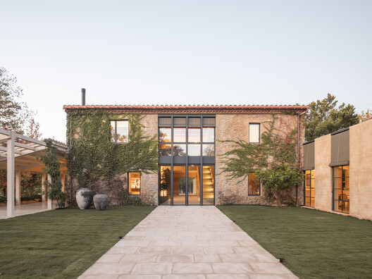 House 2302 / Nordest Arquitectura - Exterior Photography, Facade, Door, Garden, Courtyard