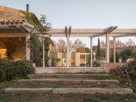 House 2302 / Nordest Arquitectura - Exterior Photography, Wood, Column, Garden, Concrete, Beam, Courtyard