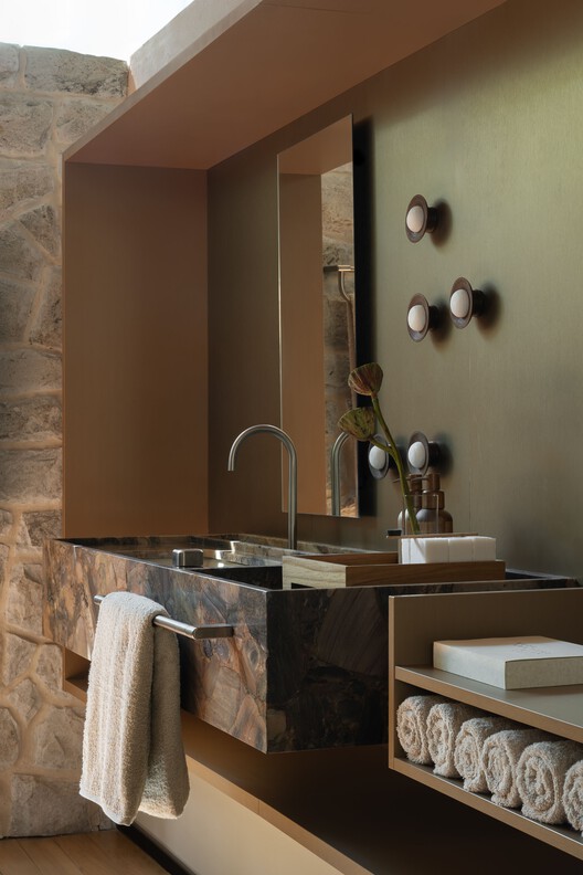 Brastemp House / Bezerra Panobianco - Interior Photography, Countertop, Sink, Lighting, Bathroom