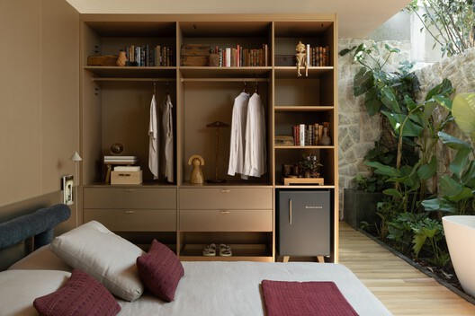 Brastemp House / Bezerra Panobianco - Interior Photography, Closet, Wood, Shelving, Lighting, Chair