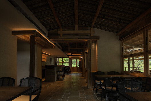 Yunxi Valley · Zhouluo / Shuimuyan Space Design - Interior Photography, Dining room, Wood, Chair, Glass, Beam