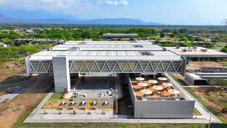 Edificio de Aulas, laboratorios y zonas de bienestar Universidad Nacional de Colombia Sede la Paz / Taller de Arquitectura Universidad Nacional Sede Manizales - Imagen 1 de 18