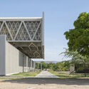 Edificio de Aulas, laboratorios y zonas de bienestar Universidad Nacional de Colombia Sede la Paz / Taller de Arquitectura Universidad Nacional Sede Manizales - Fotografía exterior