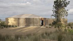 Double Courtyard House / Roberts Gray Architects