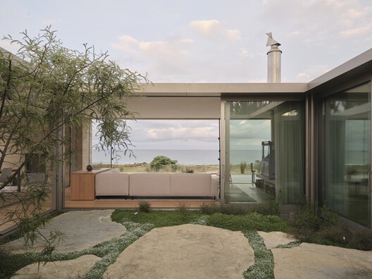 Double Courtyard House / Roberts Gray Architects Double Courtyard House / Roberts Gray Architects - Image 9 of 27