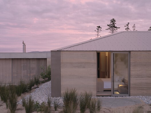 Double Courtyard House / Roberts Gray Architects Double Courtyard House / Roberts Gray Architects - Exterior Photography