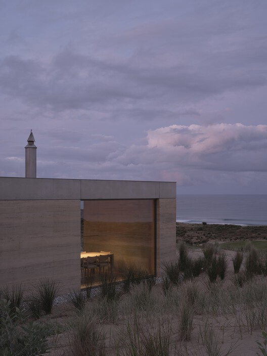 Double Courtyard House / Roberts Gray Architects Double Courtyard House / Roberts Gray Architects - Image 27 of 27